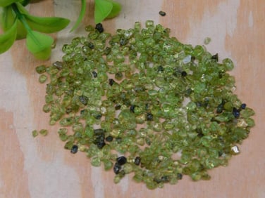 PERIDOT ROCK STONE LAPIDARY SPECIMEN