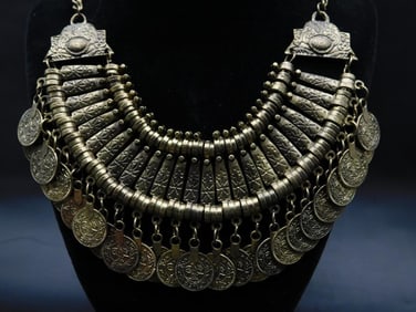 COIN AND PLANK NECKLACE