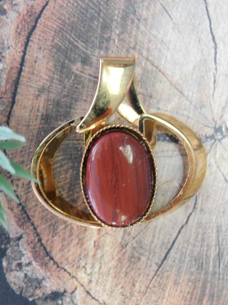RED JASPER PENDANT ROCK STONE LAPIDARY SPECIMEN: RED JASPER PENDANT ROCK STONE LAPIDARY SPECIMEN