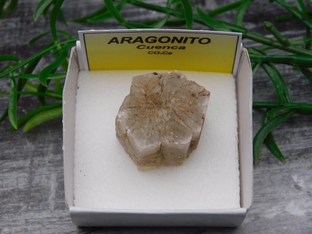 ARAGONITE ROCK STONE LAPIDARY SPECIMEN: ARAGONITE ROCK STONE LAPIDARY SPECIMEN