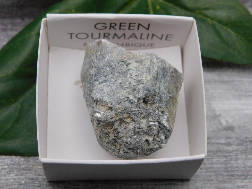 GREEN TOURMALINE ROCK STONE LAPIDARY SPECIMEN: GREEN TOURMALINE ROCK STONE LAPIDARY SPECIMEN