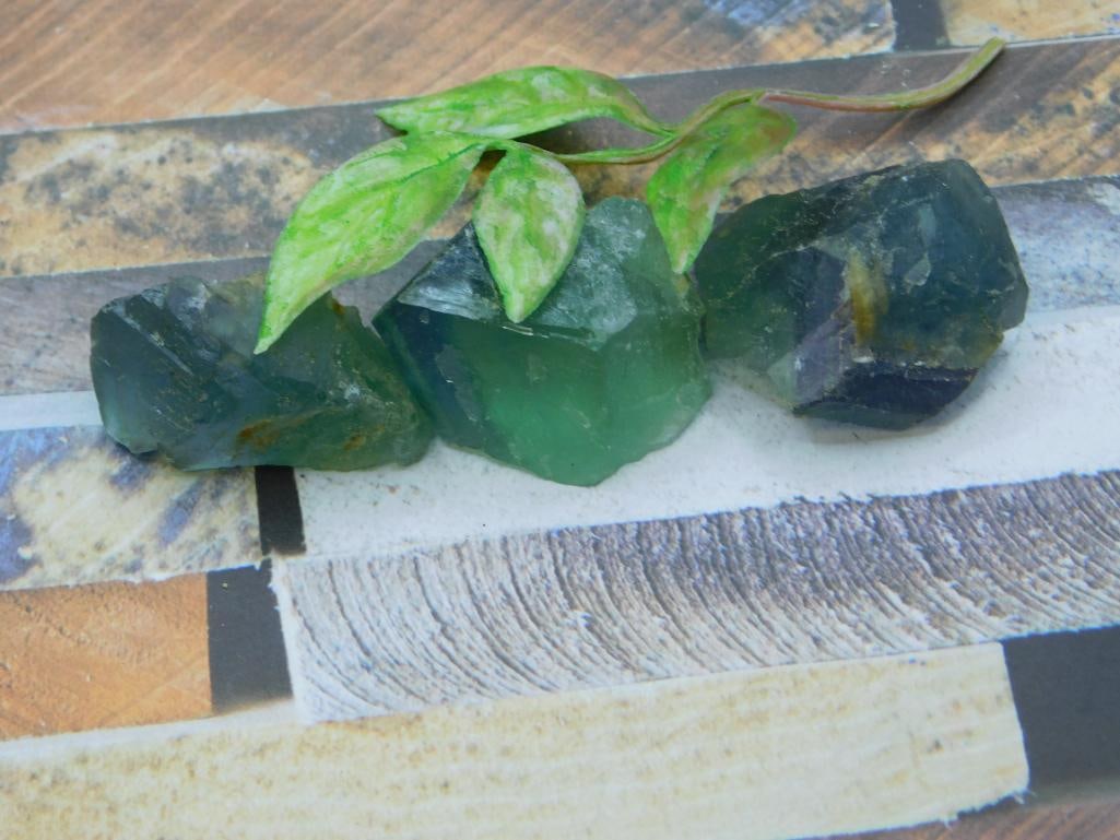 FLUORITE ROCK STONE LAPIDARY SPECIMEN: FLUORITE ROCK STONE LAPIDARY SPECIMEN
