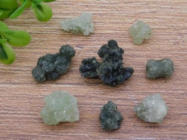 WAVELLITE ROCK STONE LAPIDARY SPECIMEN