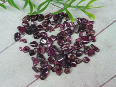 GARNET ROCK STONE LAPIDARY SPECIMEN