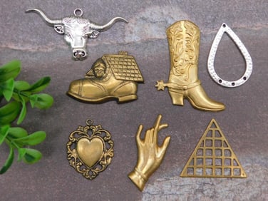 MIXED PENDANT LOT