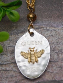 QUEEN BEE NECKLACE