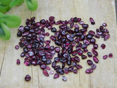 GARNET ROCK STONE LAPIDARY SPECIMEN