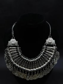 METAL COIN AND PLANK NECKLACE
