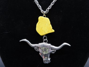 COW HEAD AND STONE PENDANT ON CHAIN NECKLACE ROCK STONE LAPIDARY SPECIMEN