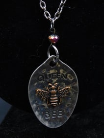 QUEEN BEE NECKLACE