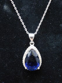 COSTUME JEWELRY NECKLACE