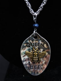 QUEEN BEE NECKLACE