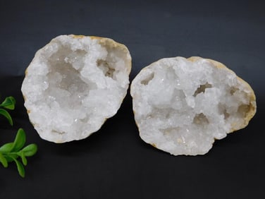 GEODE ROCK STONE LAPIDARY SPECIMEN