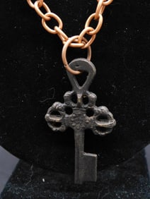 VINTAGE KEY PENDANT ON CHAIN NECKLACE