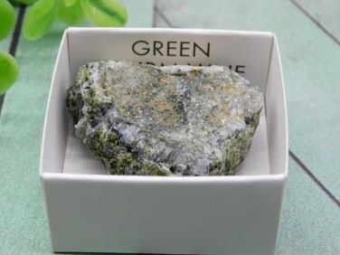GREEN TOURMALINE ROCK STONE LAPIDARY SPECIMEN
