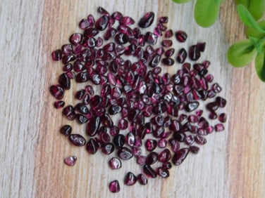 GARNET ROCK STONE LAPIDARY SPECIMEN