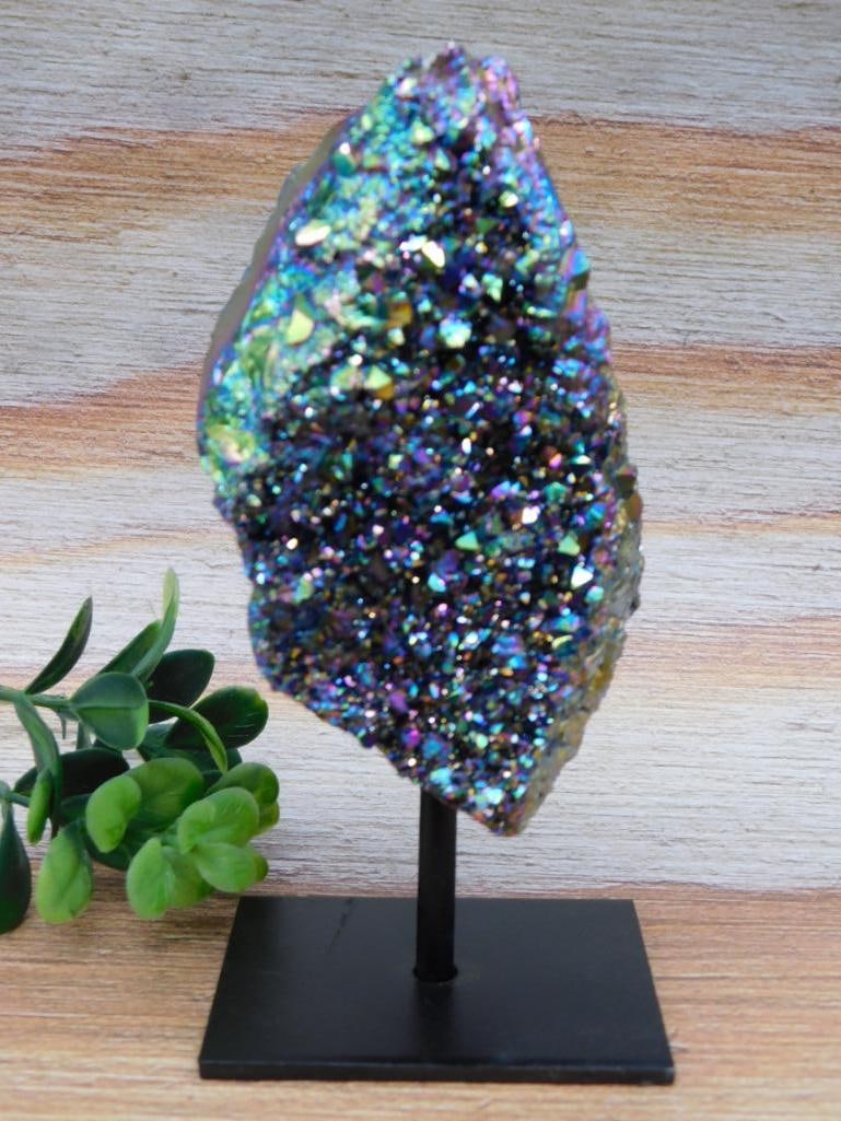 1 POUND 6 OUNCE TITANIUM AMETHYST DISPLAY ROCK STONE LAPIDARY SPECIMEN: 1 POUND 6 OUNCE TITANIUM AMETHYST DISPLAY ROCK STONE LAPIDARY SPECIMEN