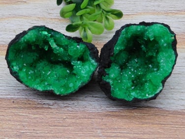 GREEN GEODE ROCK STONE LAPIDARY SPECIMEN