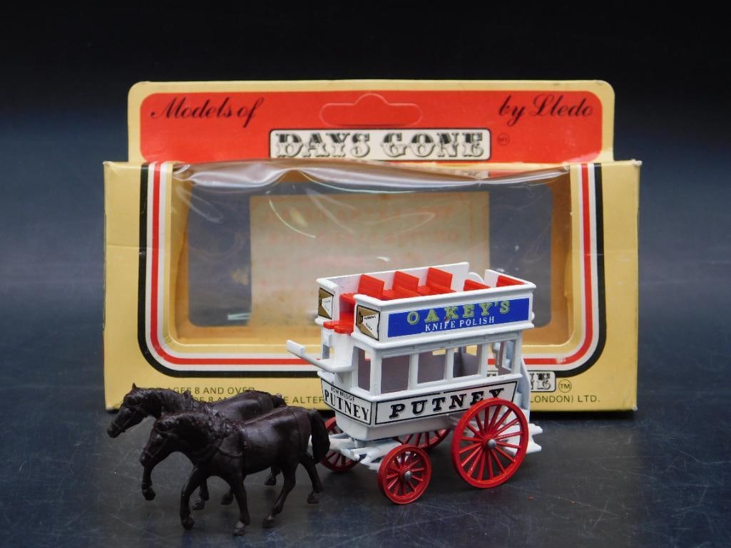 Lledo Days Gone Horse-Drawn Bus Model with Original Packaging (1 of 3)
