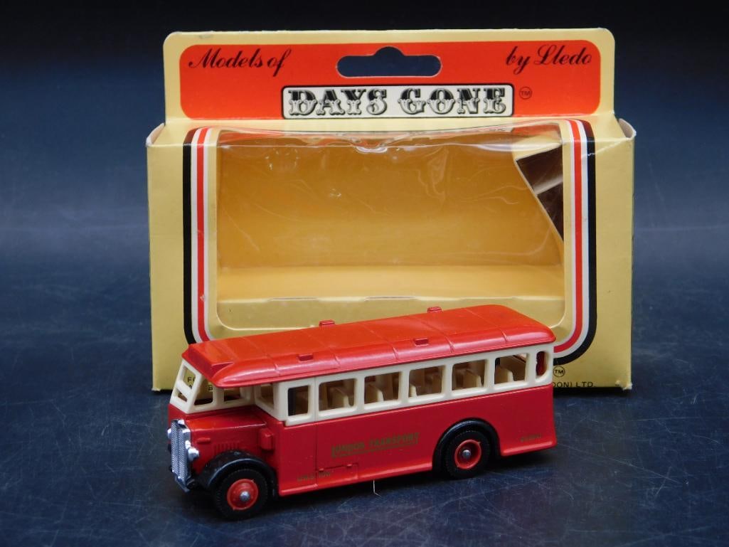 Days Gone Red Model Bus with Original Packaging (1 of 3)