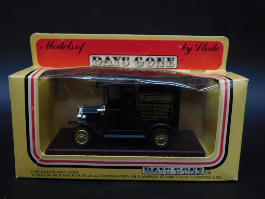 Lledo Days Gone Model T Delivery Van in Box (1 of 3)