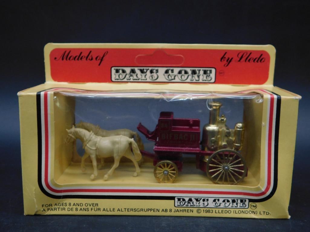 Days Gone Horse-Drawn Fire Engine by Lledo (1 of 2)
