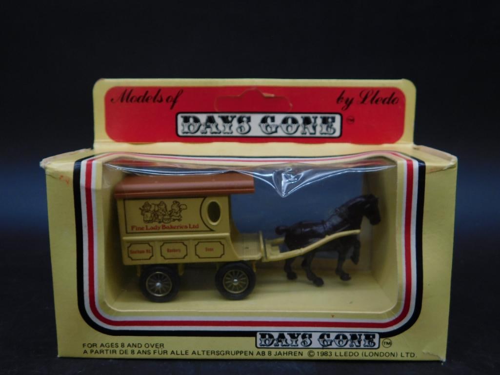 Days Gone Lledo Horse-Drawn Van Model in Box (1 of 2)
