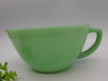 Vintage Jadeite Glass Mixing Bowl with Handle