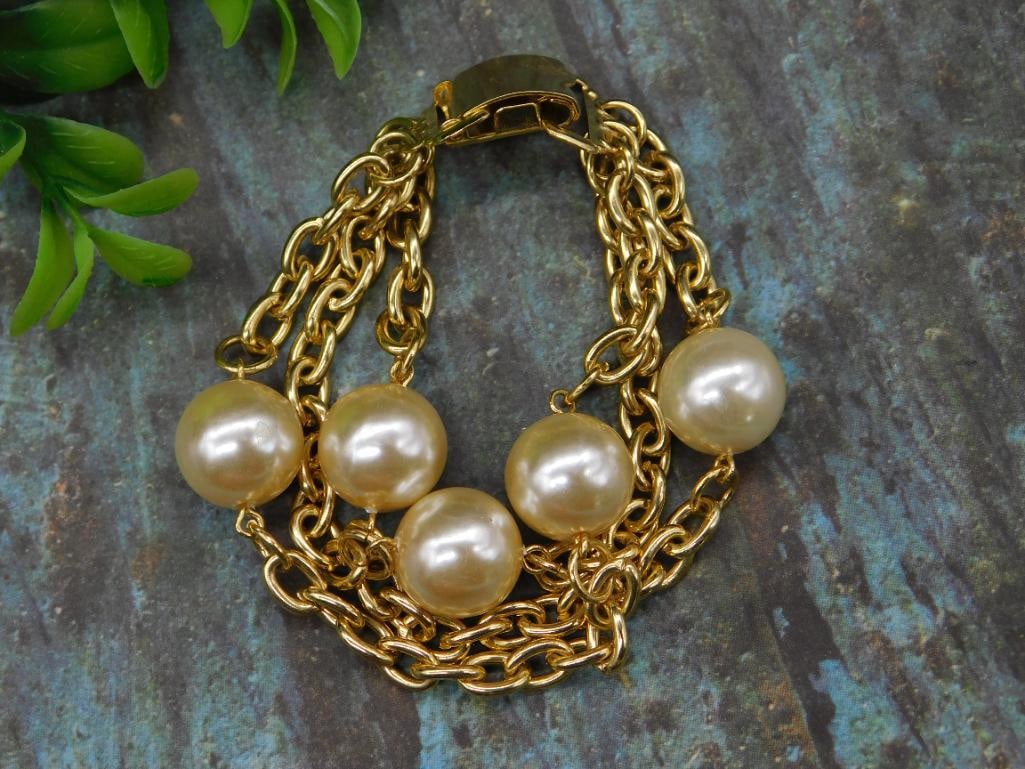 Gold-Tone Chain Bracelet With Faux Pearl Accents: Gold-Tone Chain Bracelet With Faux Pearl Accents