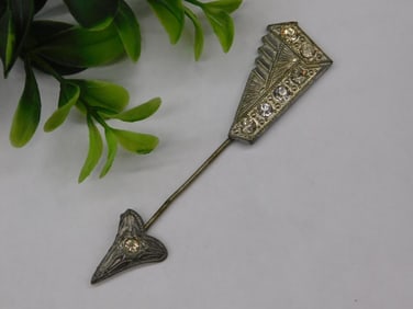 Vintage Arrow-Shaped Hat Pin with Decorative Stones