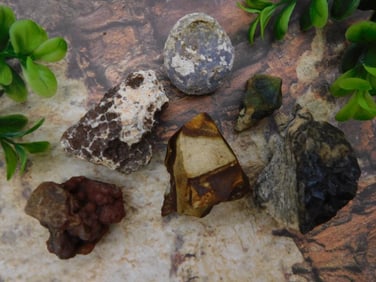 MIXED LOT ROCK STONE LAPIDARY SPECIMEN