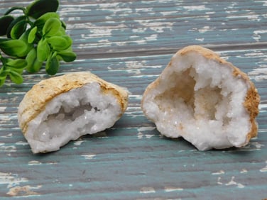 GEODE ROCK STONE LAPIDARY SPECIMEN