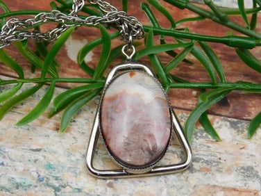 MEXICAN LACE AGATE PENDANT NECKLACE ROCK STONE LAPIDARY SPECIMEN