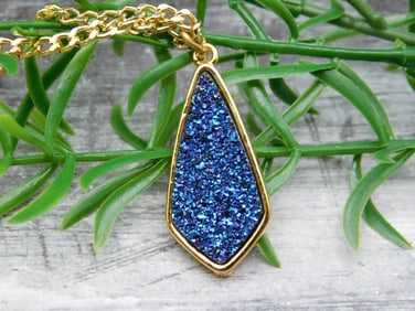 DRUZY QUARTZ PENDANT NECKLACE ROCK STONE LAPIDARY SPECIMEN