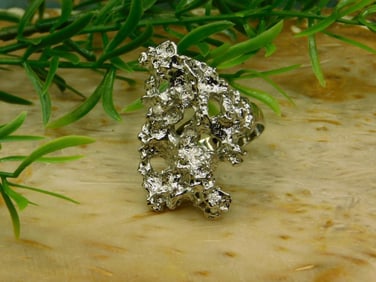 RING ROCK STONE LAPIDARY SPECIMEN