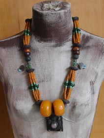 AFRICAN TRADE BEADS ROCK STONE LAPIDARY SPECIMEN