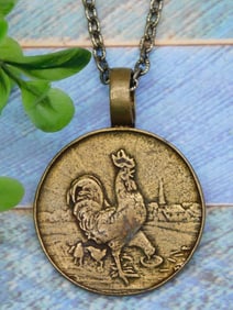 CHICKEN PENDANT NECKLACE VINTAGE ANTIQUE