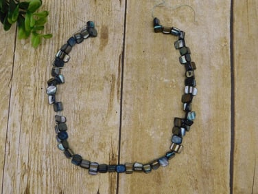 STONE BEADS ROCK STONE LAPIDARY SPECIMEN