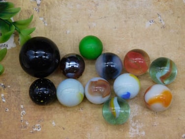 GLASS PLAYING MARBLES