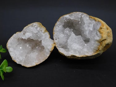 GEODE ROCK STONE LAPIDARY SPECIMEN