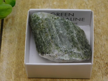 GREEN TOURMALINE ROCK STONE LAPIDARY SPECIMEN