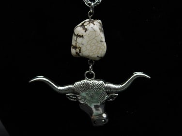 COW HEAD AND STONE PENDANT ON CHAIN NECKLACE ROCK STONE LAPIDARY SPECIMEN