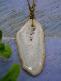 AGATE SLICE PENDANT ON CHAIN ROCK STONE LAPIDARY SPECIMEN