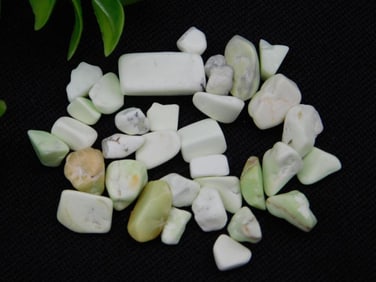 Lemon Chrysoprase Gemstones ROCK STONE LAPIDARY SPECIMEN