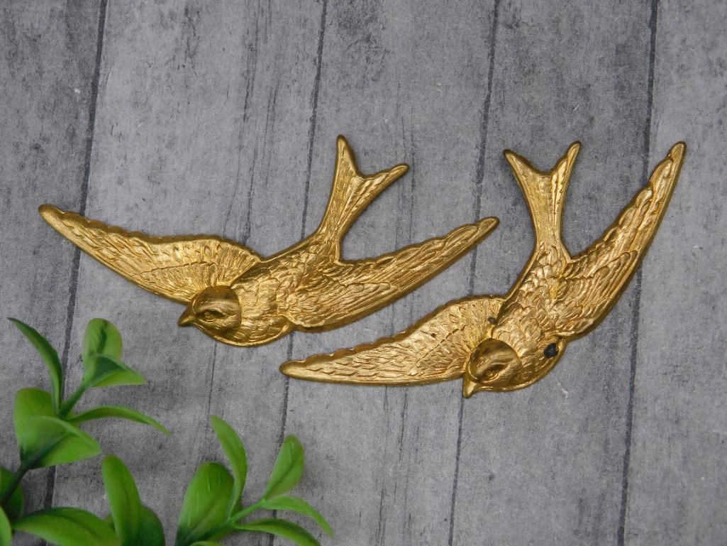Pair of Gold-Toned Decorative Bird Wall Plaques: Pair of Gold-Toned Decorative Bird Wall Plaques