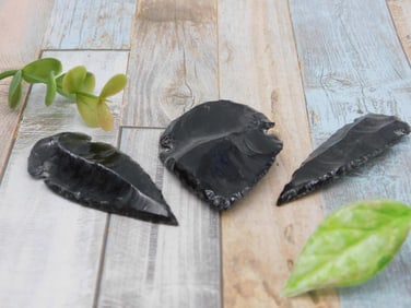 Set of Three Obsidian Arrowheads ROCK STONE LAPIDARY SPECIMEN