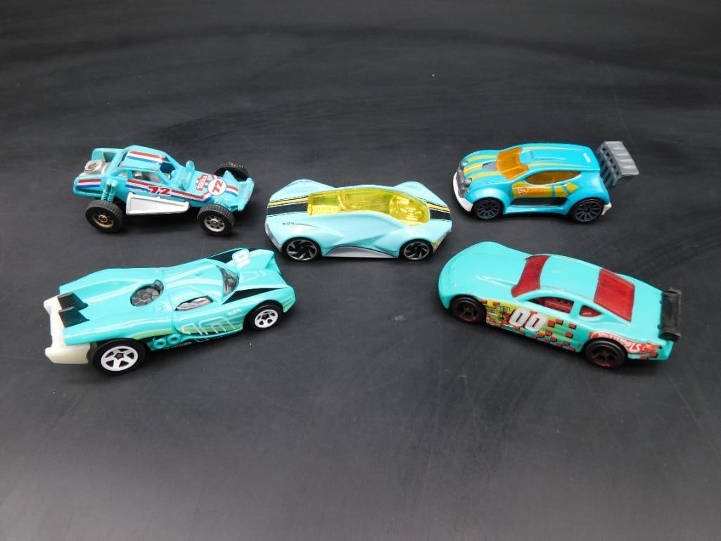 Lot of 6 Die-Cast Cars by Hot Wheels and Maisto: Lot of 6 Die-Cast Cars by Hot Wheels and Maisto