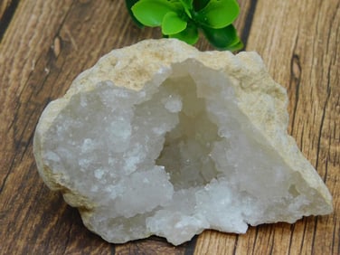 GEODE ROCK STONE LAPIDARY SPECIMEN