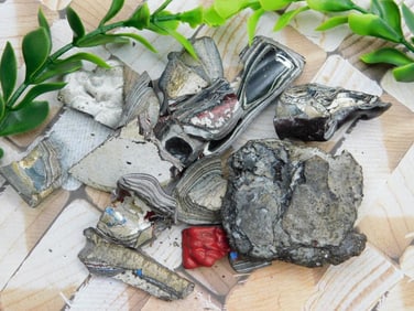 FORDITE MOTOR CITY AGATE ROCK STONE LAPIDARY SPECIMEN