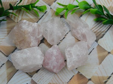 ROSE QUARTZ ROCK STONE LAPIDARY SPECIMEN